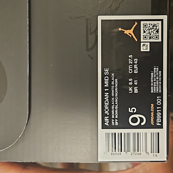 Air Jordan 1 Mid SE - Picture 2 of 4